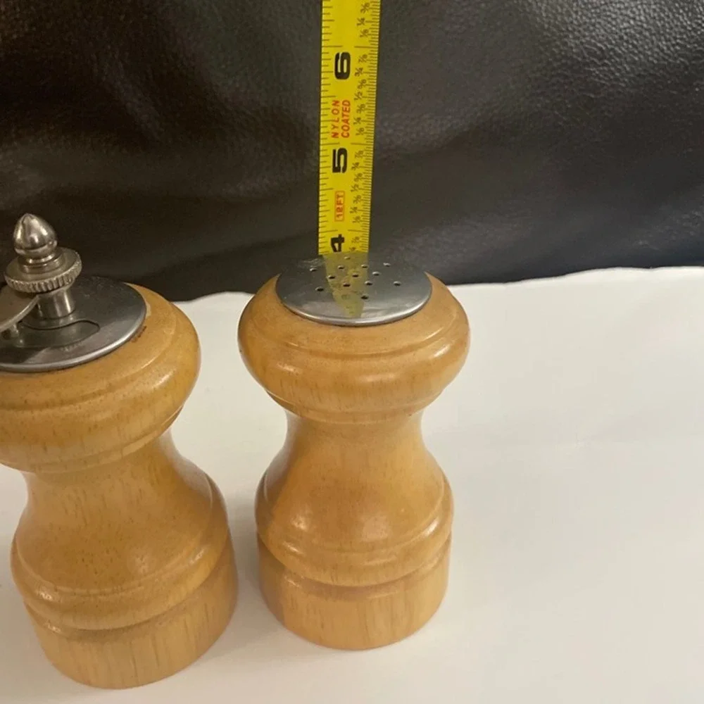 Wooden Salt Pepper Shaker